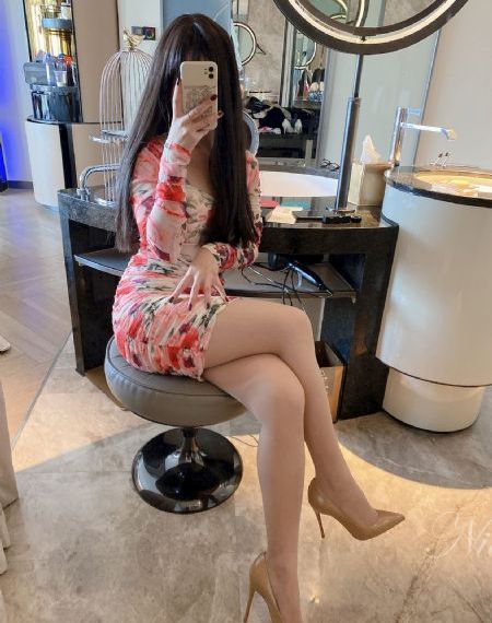 兴奋的女性商务按摩_高清迅雷电影在线