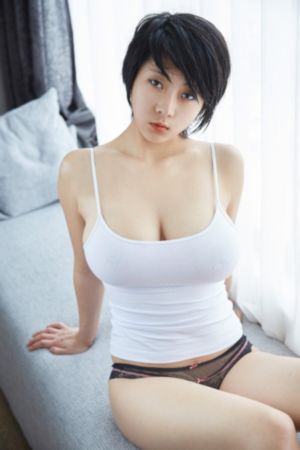 全世界都在等你们分手_十万网红美女美酱